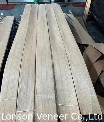 Uzunluğu 300cm Quercus Red Oak Wood Veneer Panel AAA Sınıfı Kalınlığı 0.5mm
