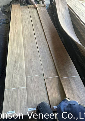 Taç kesilmiş Amerikan Ceviz Fineri Doğal AA Derecesi Kalınlığı 0.42 mm Hafif renk